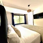 Pool And Private Access ヴィラ